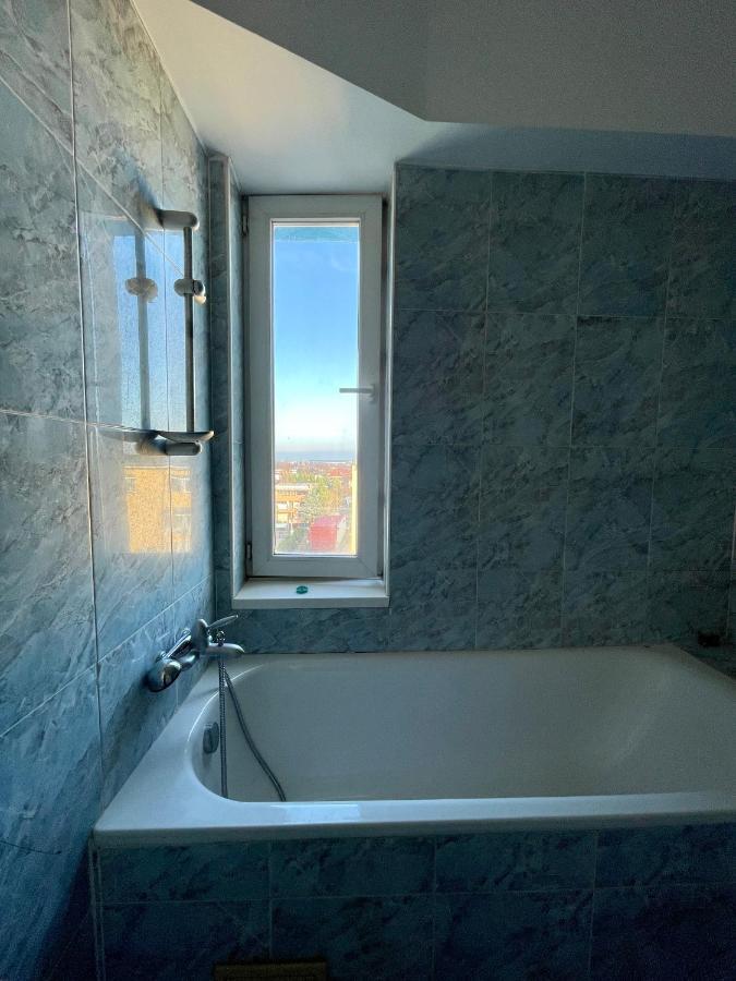 Luanaapartments #1 Otopeni Bagian luar foto